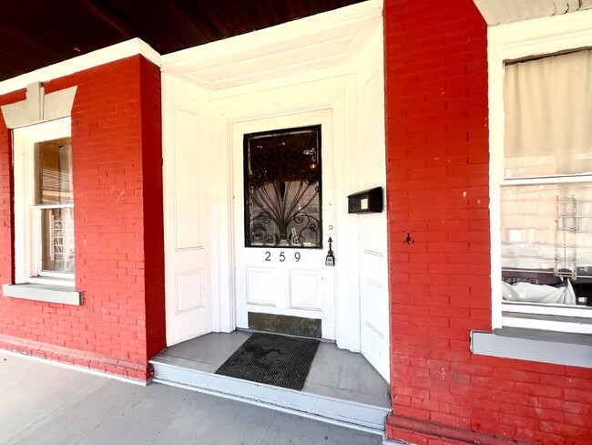 Building Photo - 259-261 N. Dithridge Street (Full Service)