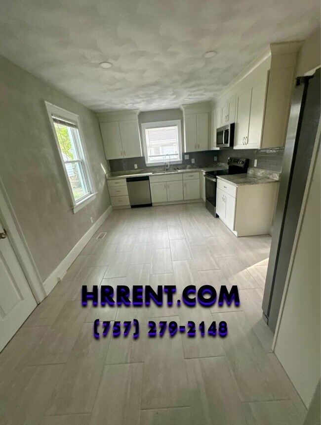 Foto del edificio - Newly Renovated 4 Bedroom 2 Bathroom 2 Story Home located in the Fairmount Park area of Norfolk!