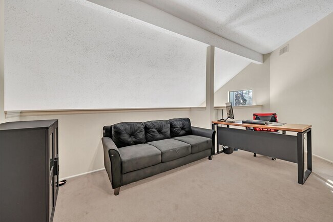 Foto del edificio - 12 Hackberry Ct