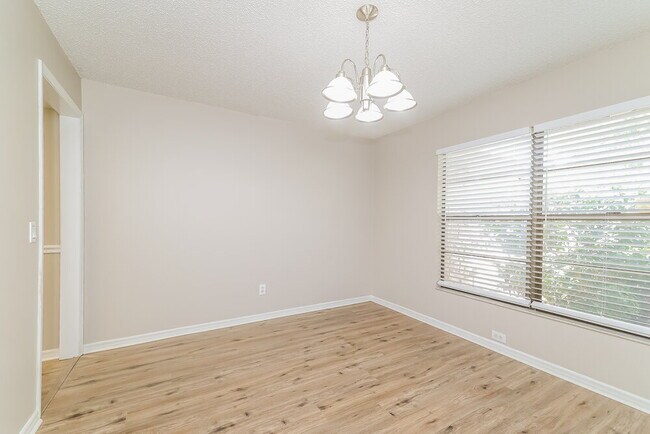 Building Photo - 206 College Grove Cir NE