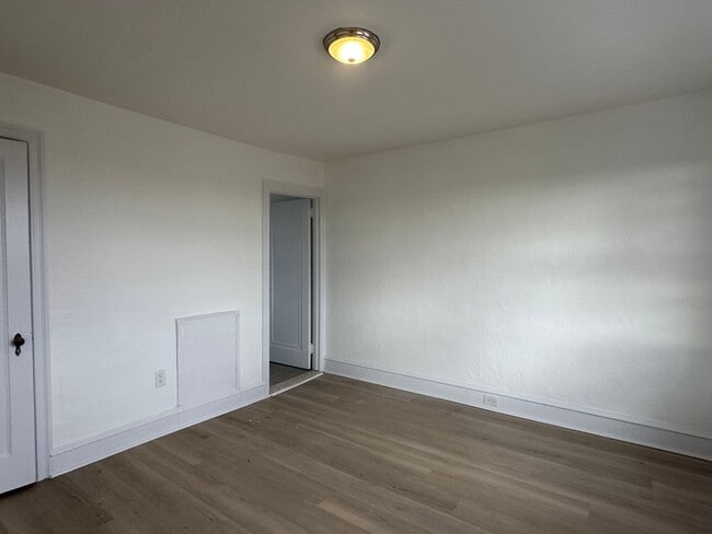 Building Photo - Bright 1 Bed Apartment- Upper Darby