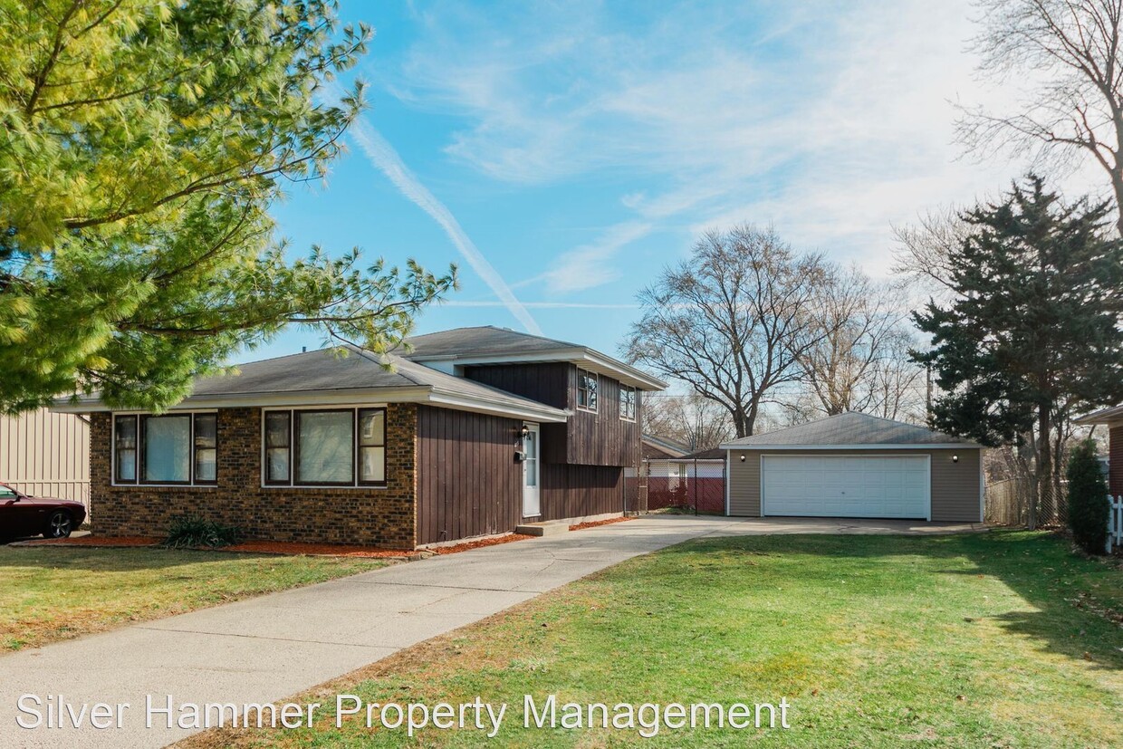 Primary Photo - 3 br, 2 bath House - 815 N Elmer St.