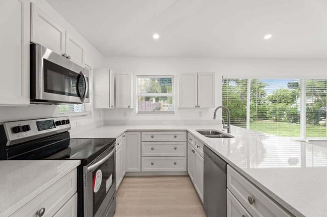 Photo - 121 S Lake Dr Townhome