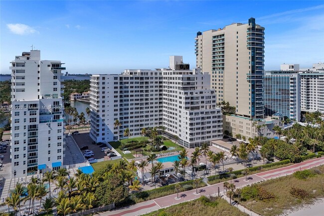 Foto del edificio - 5005 Collins Ave