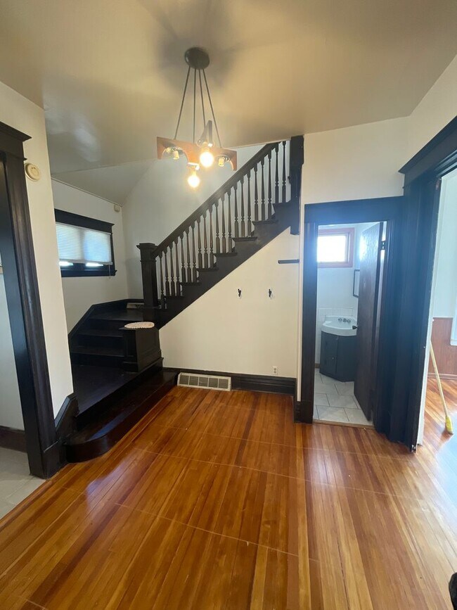 Foto del edificio - Coming soon! Historic 4-Bedroom Home on Gl...