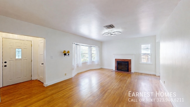 Building Photo - 14920 Hesby St