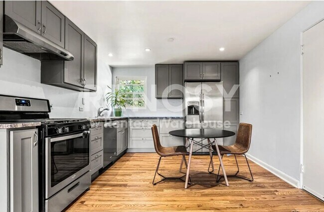 Foto del edificio - 1535 Hudson St