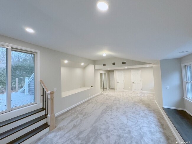 Building Photo - 169 Southdown Rd