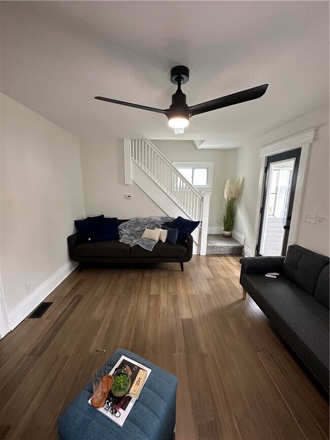 Foto del edificio - 1890 Clifford Ave