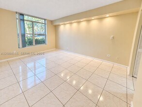 Building Photo - 3720 Inverrary Dr