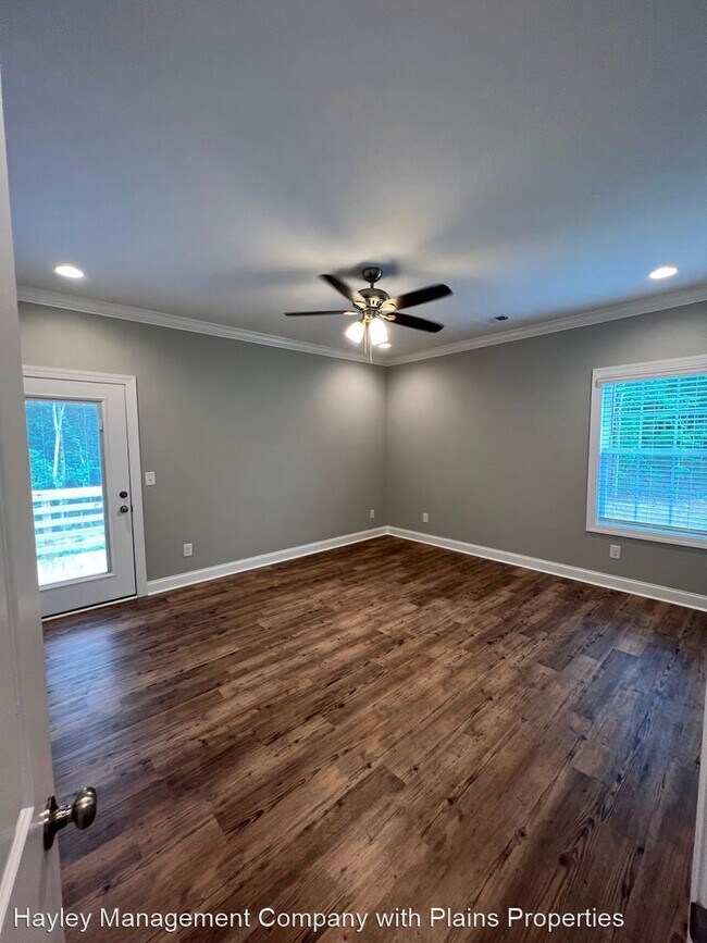 Building Photo - 4 br, 4.5 bath House - 924 Logan Court