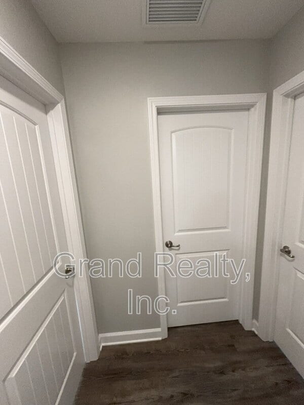 Building Photo - 4010 Roxies Ln
