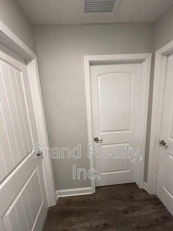 Foto del edificio - 4010 Roxies Ln