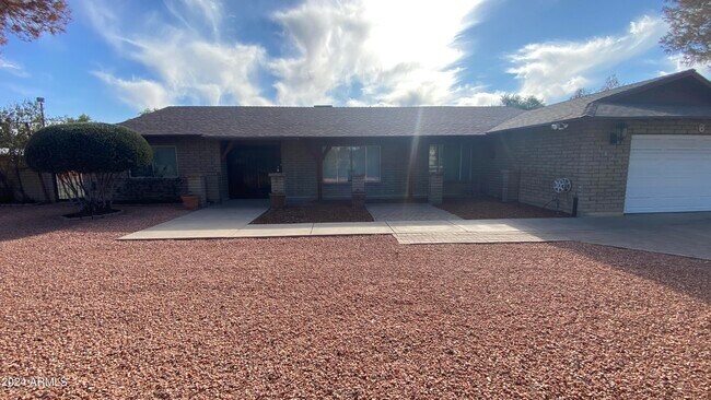 Foto del edificio - 6823 W Union Hills Dr