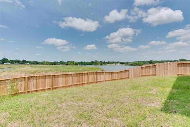 Building Photo - 11020 N Lake Mist Ln
