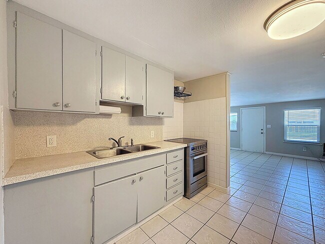 Foto del edificio - 401 69th St N