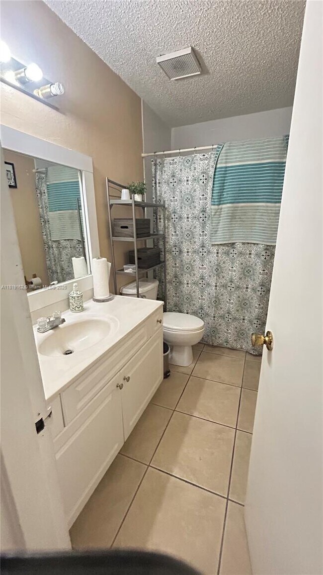 Foto del edificio - 4920 NW 79th Ave