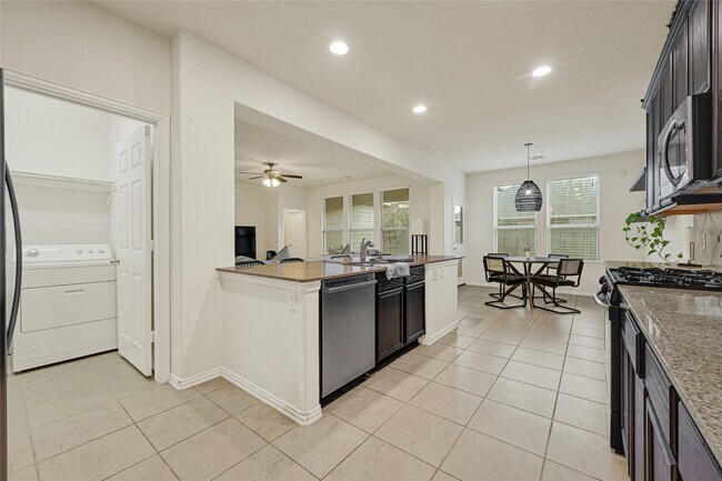 Foto del edificio - 6156 Flint Ct
