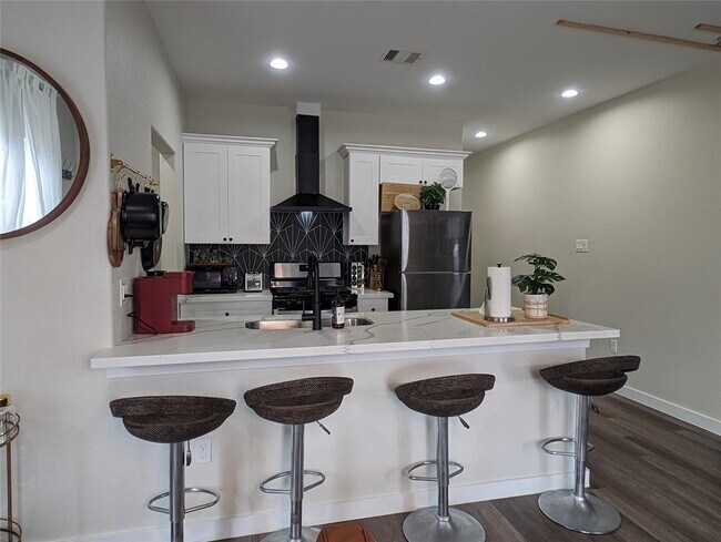 Building Photo - 7119 Palestine St