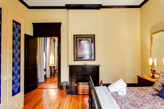 Building Photo - 3 br, 2 bath House - 2042 Frankfort Ave
