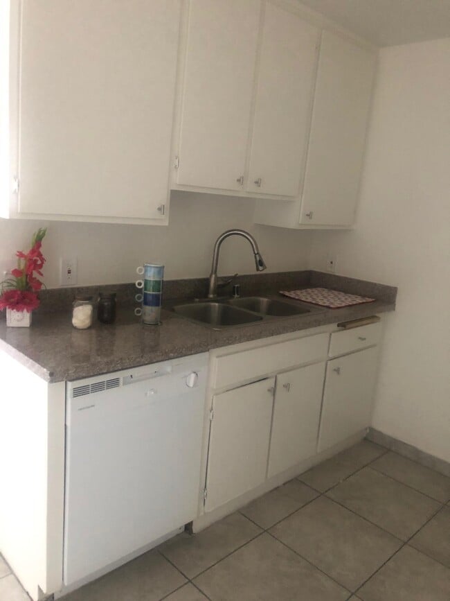 Foto del edificio - 13988-14000 Foothill Blvd