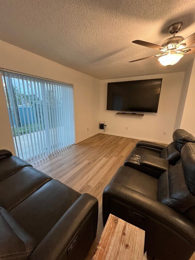 Newly Renovated 1/1 in Poppleton Creek--Partially furnished - Newly Renovated 1/1 in Poppleton Creek--Partially furnished