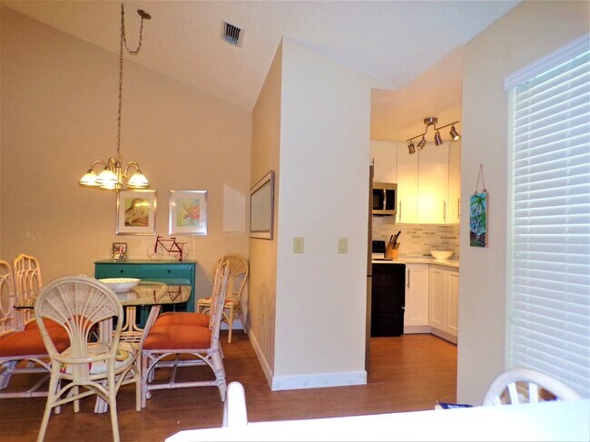 Building Photo - 858 Audubon Dr