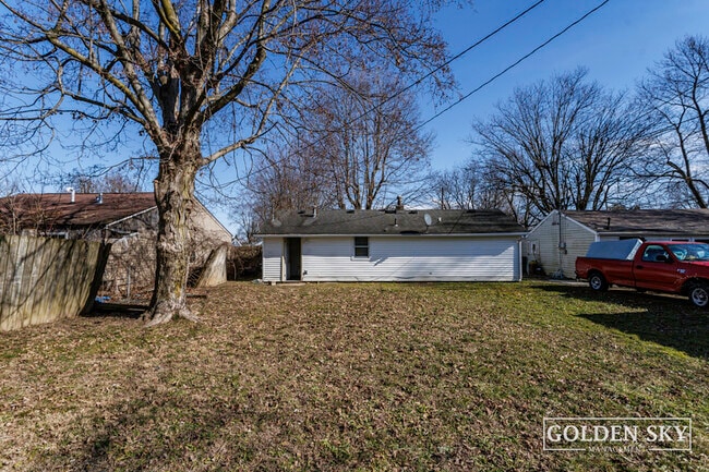 Building Photo - 1609 S Oakdale Dr