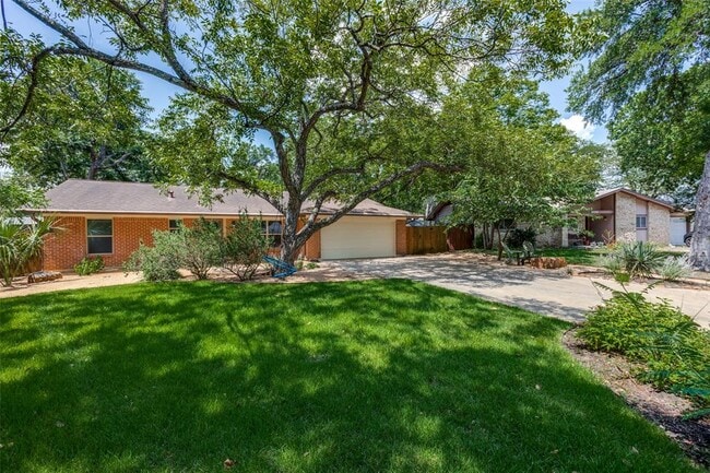 Building Photo - 1903 Boxwood Ct
