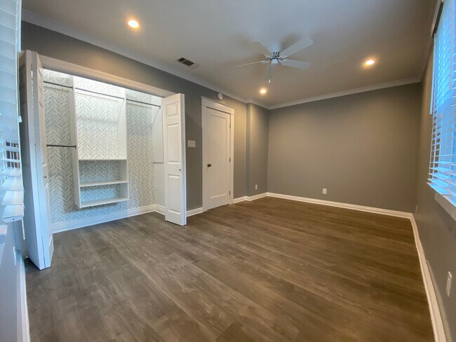 Building Photo - 1503 S Mansfield Ave