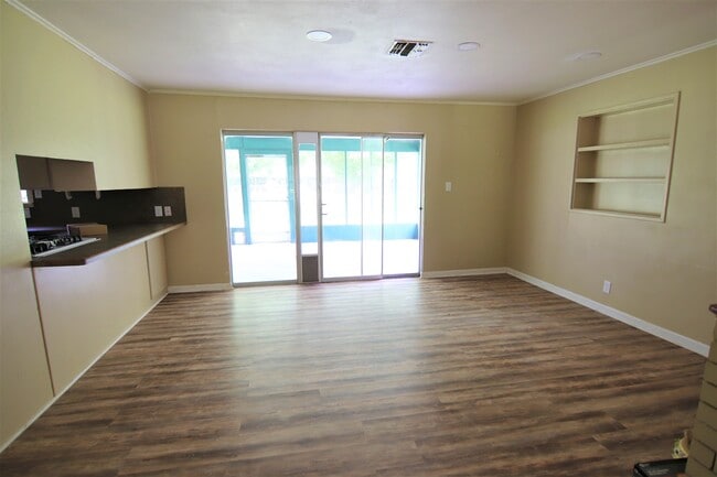 Foto del edificio - 880 Morning Glory Dr