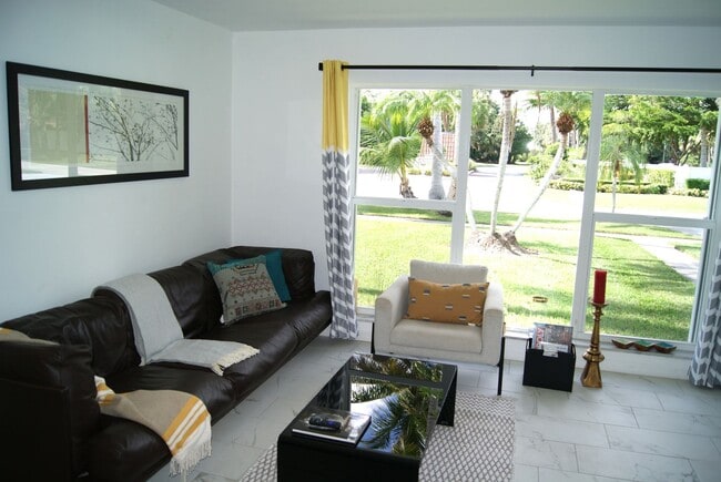Building Photo - Sandpiper area of Pt St Lucie  Furnished 2...
