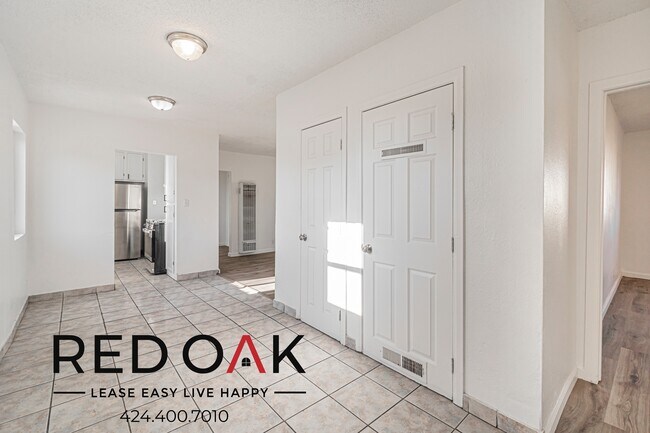 Foto del edificio - 850 W 83rd St
