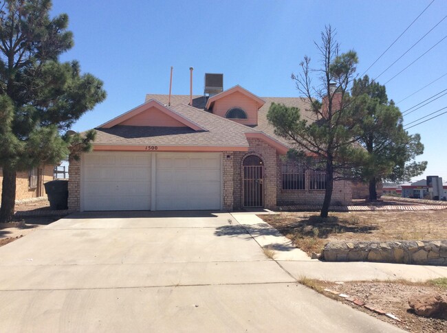 Building Photo - 1500 Rebecca Ann Dr