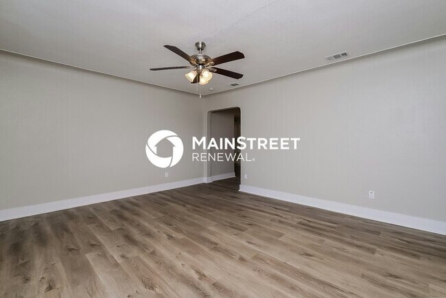 Foto del edificio - 3 Bedroom Pet-Friendly Home in ST PETERSBURG, FL with Main Street Renewal