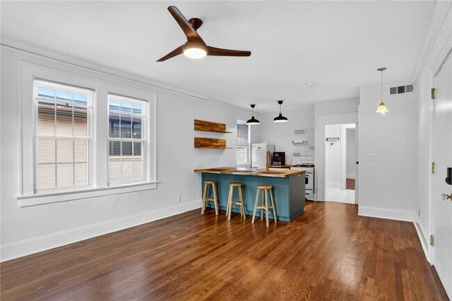 Foto del edificio - 824 Greenwood Ave NE