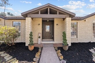 Building Photo - 15514 Diana Ln