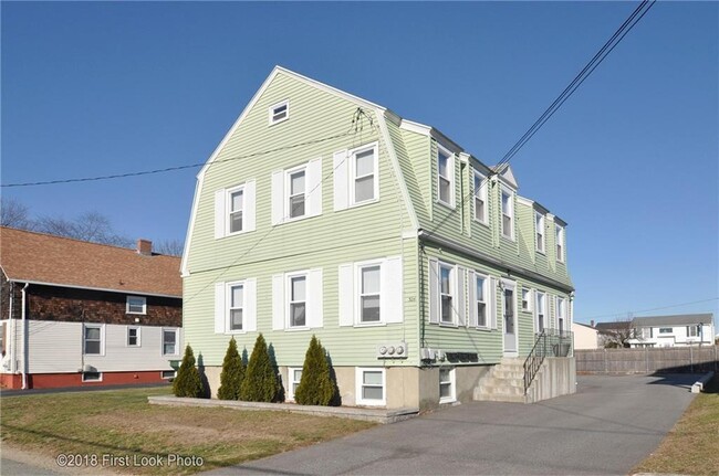 Building Photo - 324 Fort St