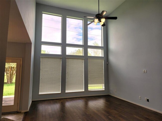 Foto del edificio - 13309 Highland Lake Ln