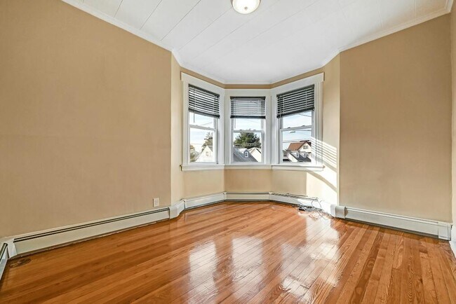 Building Photo - 74 Plauderville Ave
