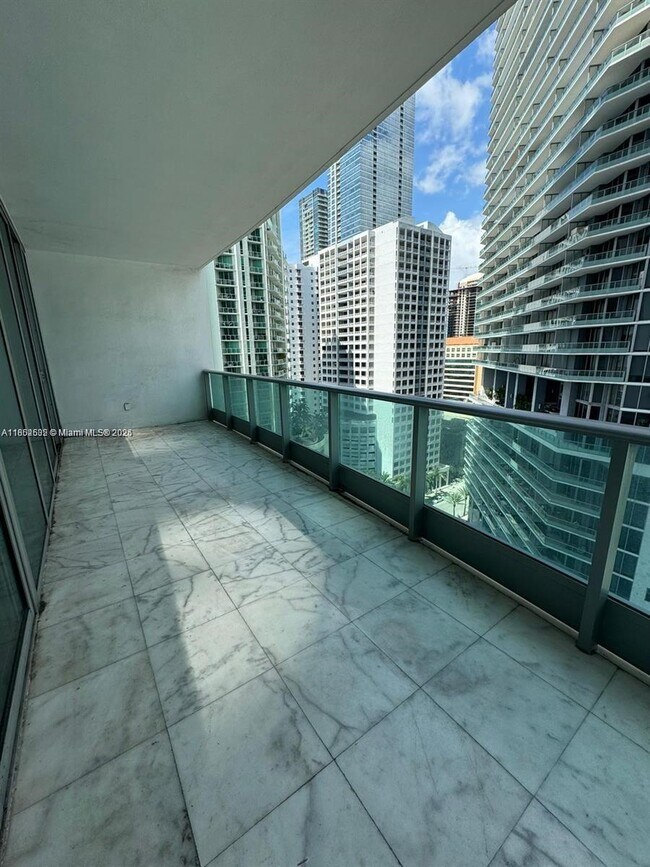 Foto del edificio - 1331 Brickell Bay Dr