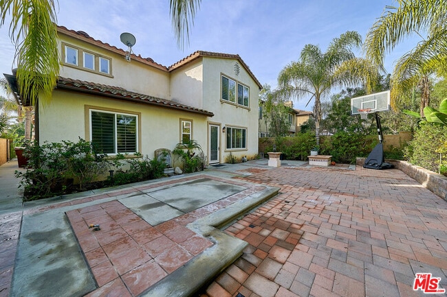 Building Photo - 675 Poplar St