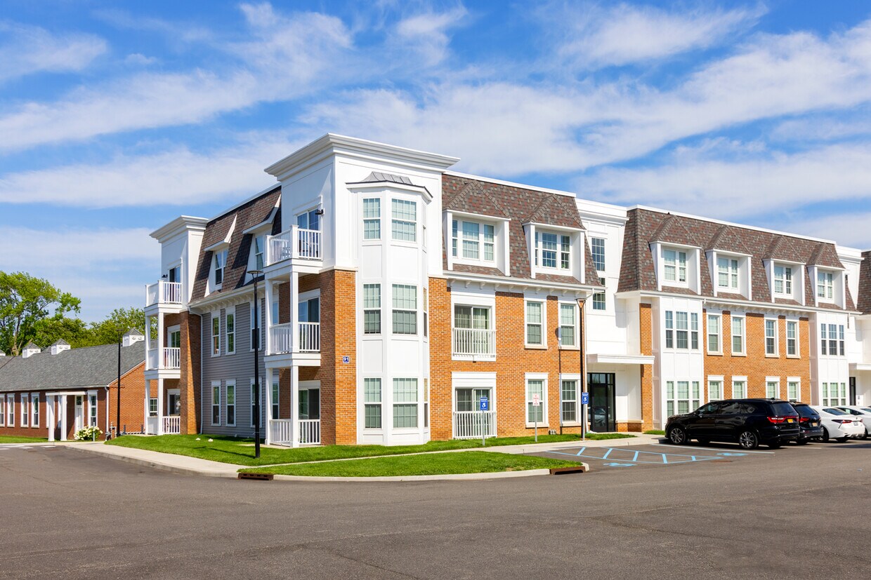 Fairfield Townhomes at Islip Apartments at 75 Circle Dr Central Islip