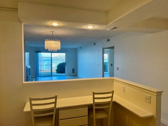 Foto del edificio - 4100 Post Rd