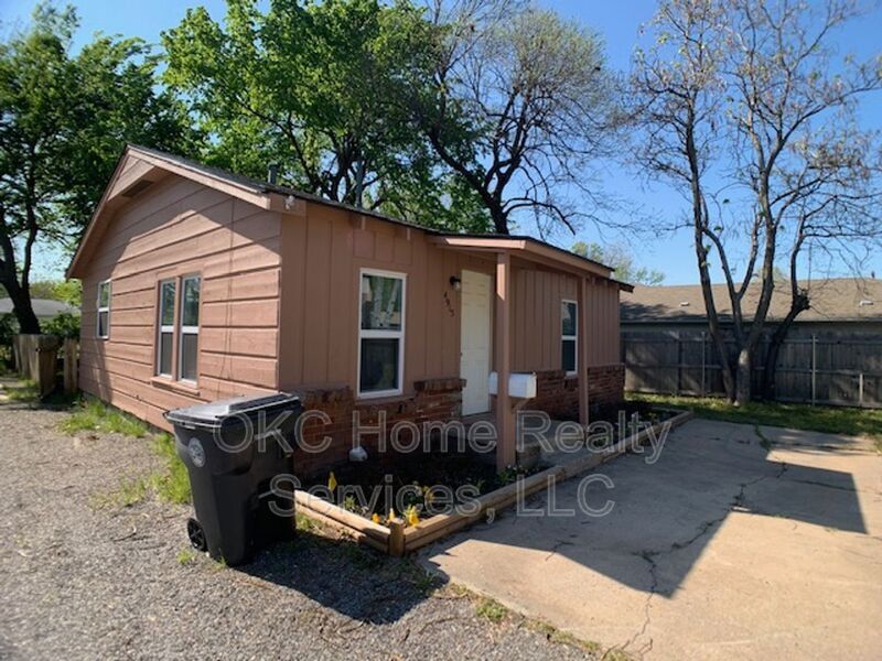 Primary Photo - 4915 N Willow Ave