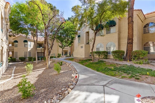 Building Photo - 2251 Wigwam Pkwy
