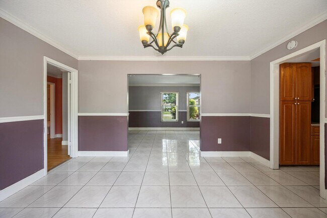 Foto del edificio - 4928 Marbella Rd N