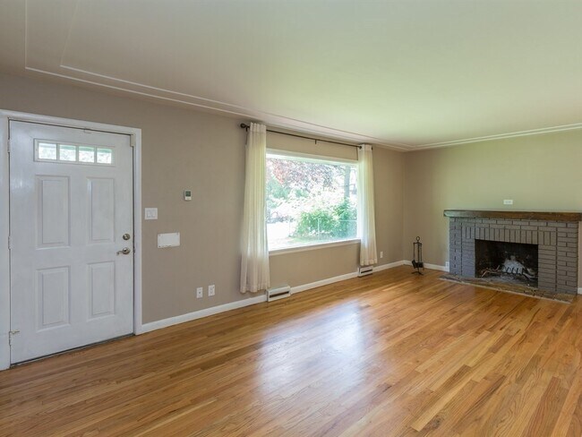 Foto del edificio - 4821 N Greenwood Blvd