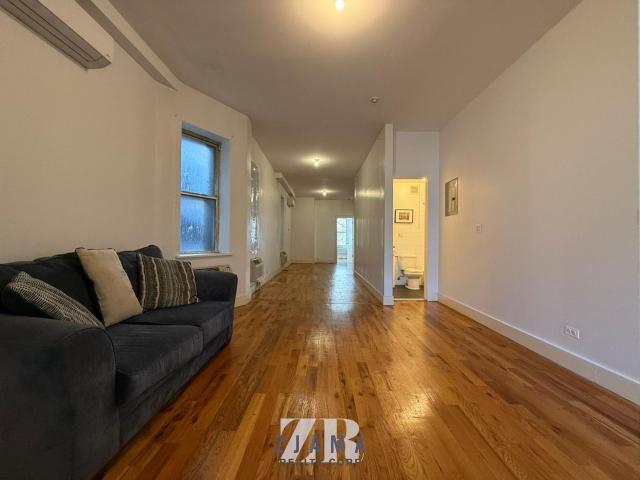 Foto del edificio - 4 bedroom in Brooklyn NY 11226