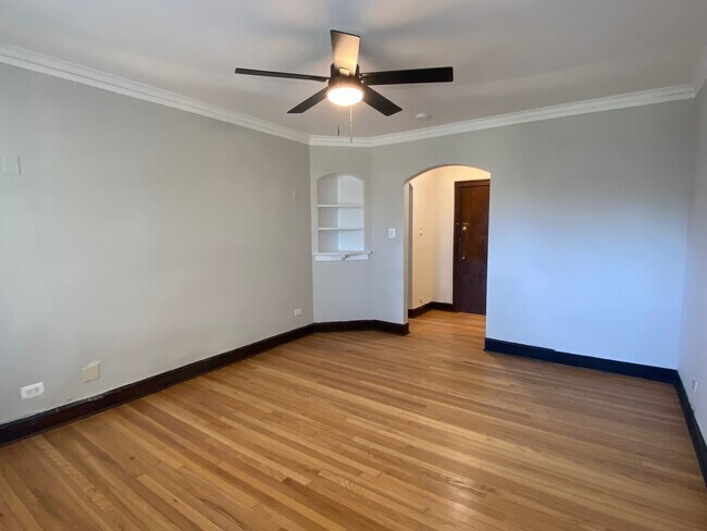 Foto del edificio - 5542 W Leland Ave